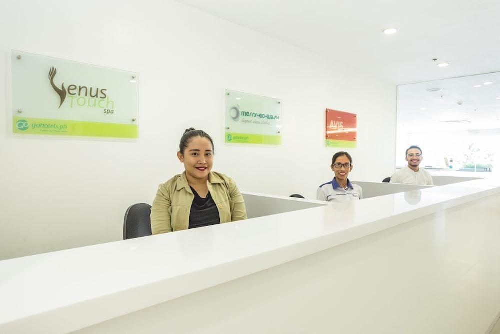 Go Hotels Timog Quezon City Buitenkant foto