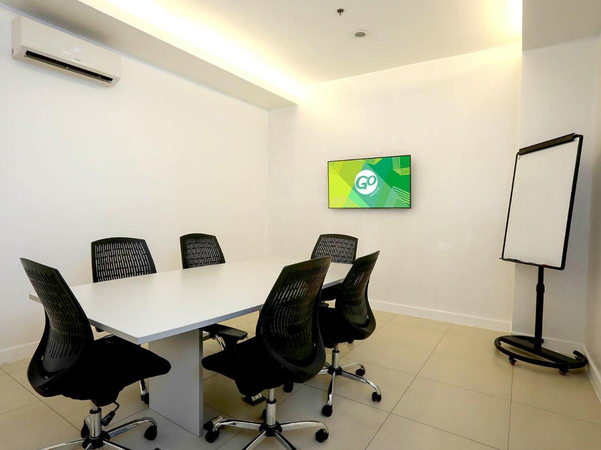 Go Hotels Timog Quezon City Buitenkant foto