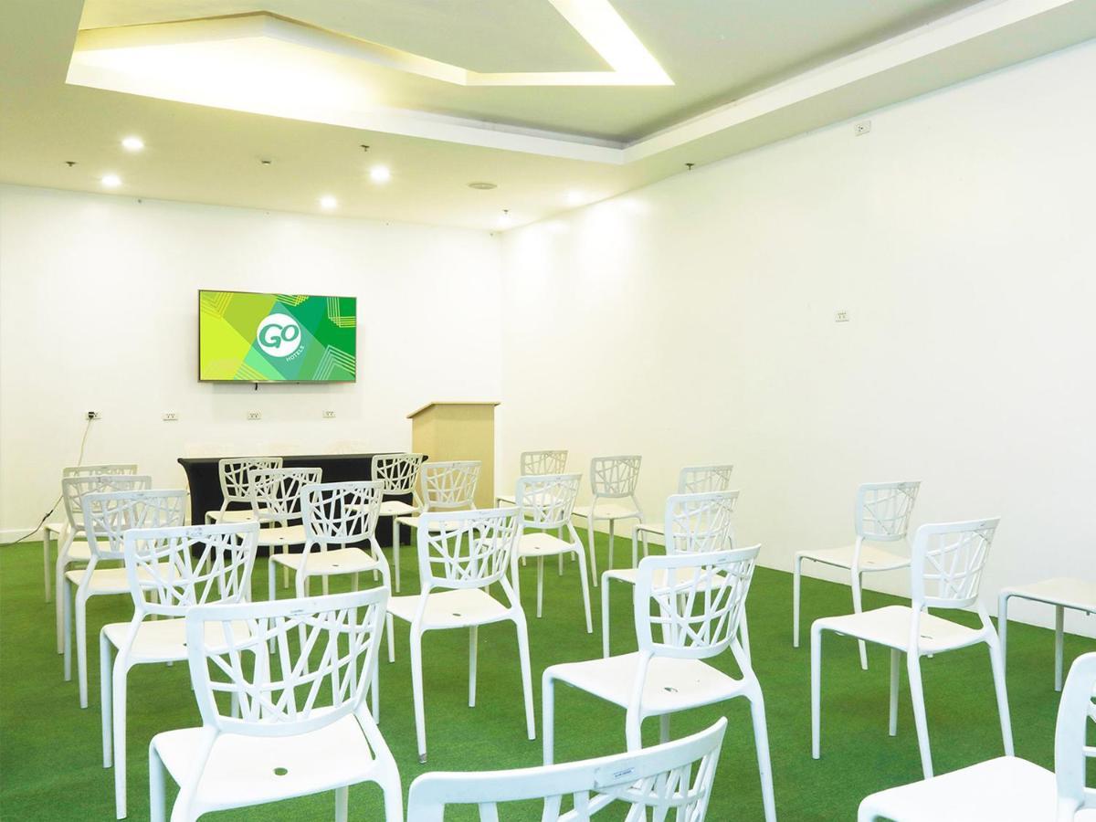 Go Hotels Timog Quezon City Buitenkant foto
