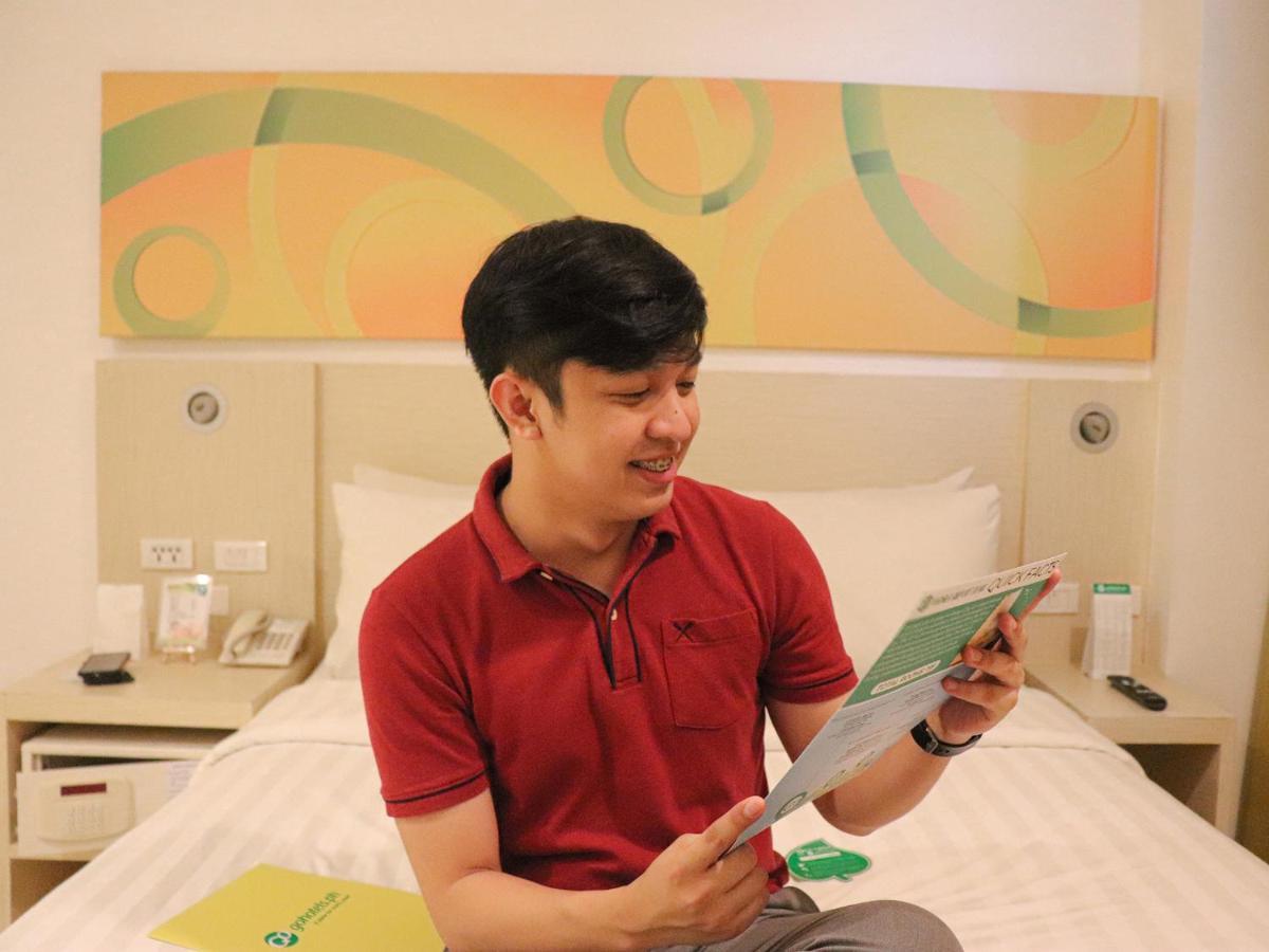 Go Hotels Timog Quezon City Buitenkant foto