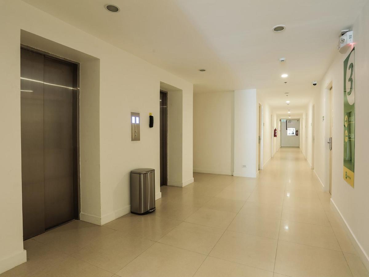 Go Hotels Timog Quezon City Buitenkant foto