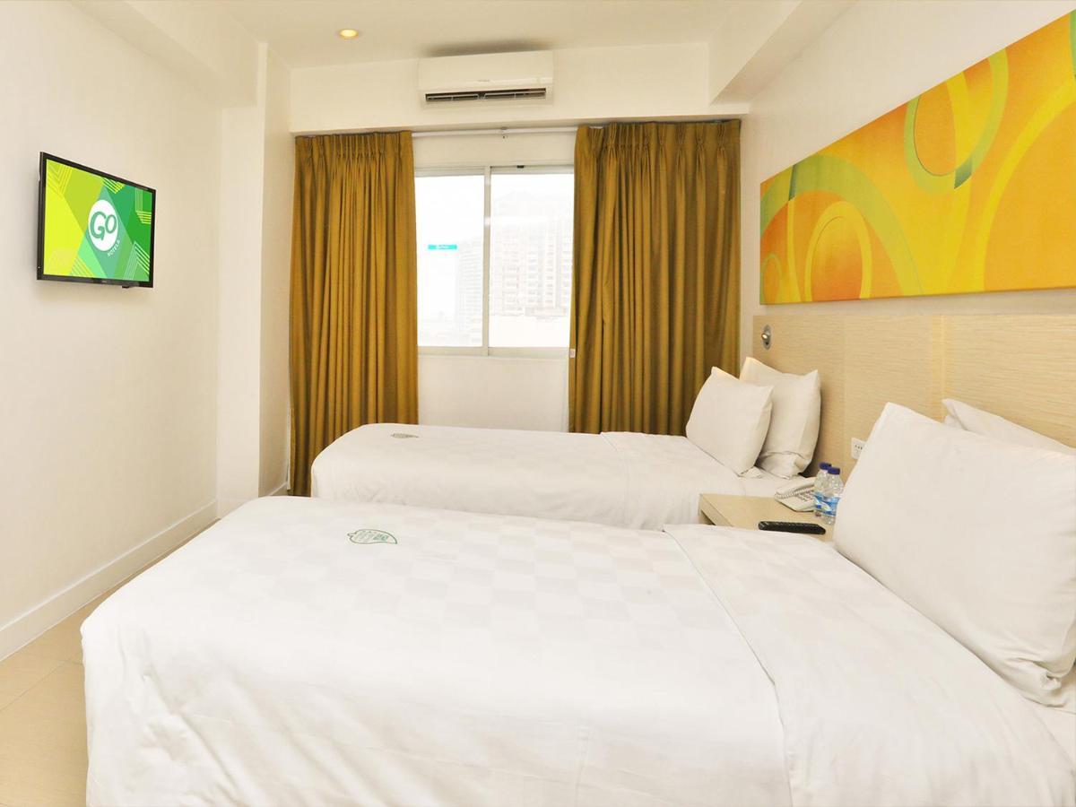 Go Hotels Timog Quezon City Buitenkant foto