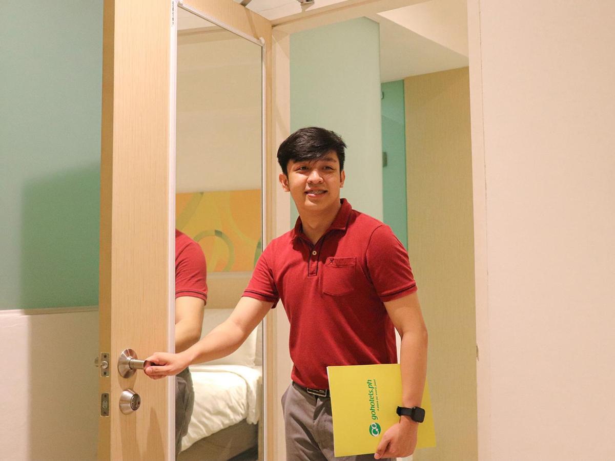 Go Hotels Timog Quezon City Buitenkant foto