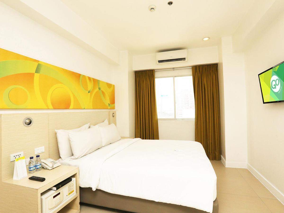 Go Hotels Timog Quezon City Buitenkant foto