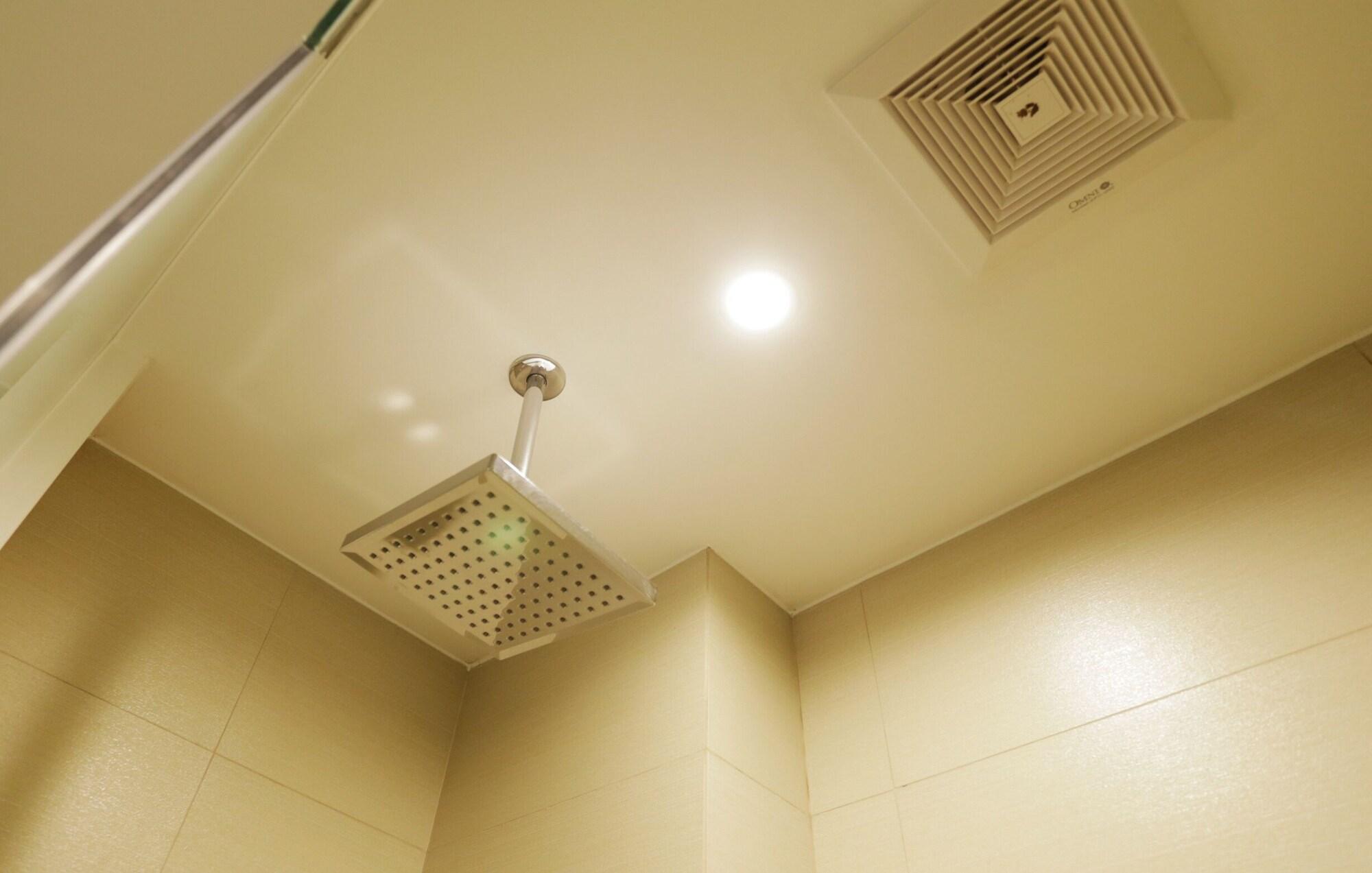 Go Hotels Timog Quezon City Buitenkant foto