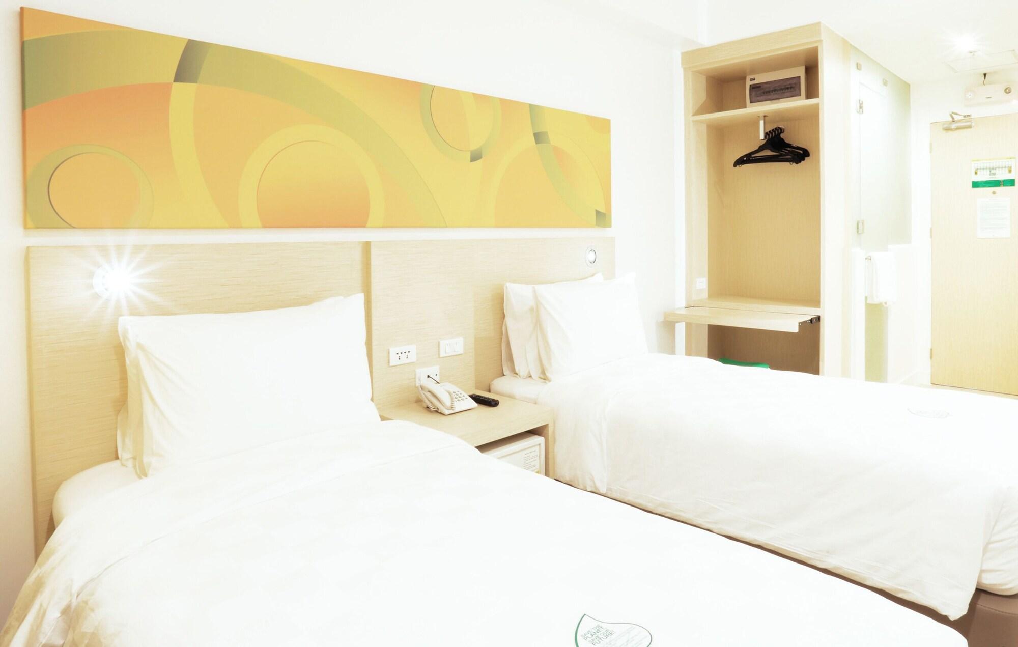 Go Hotels Timog Quezon City Buitenkant foto