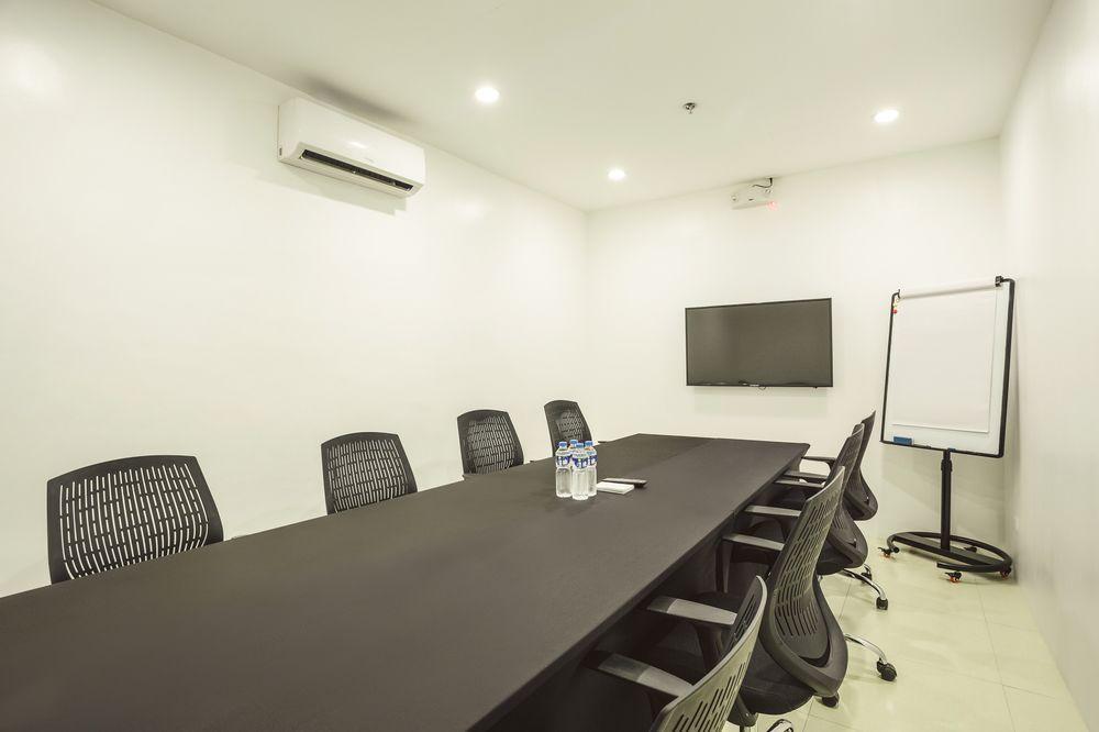 Go Hotels Timog Quezon City Buitenkant foto