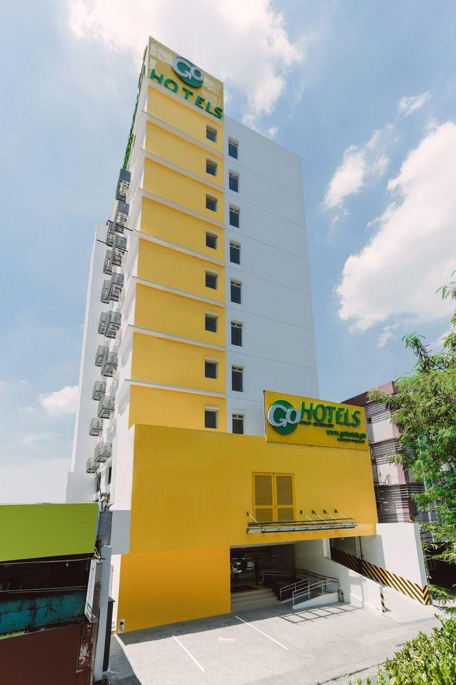 Go Hotels Timog Quezon City Buitenkant foto