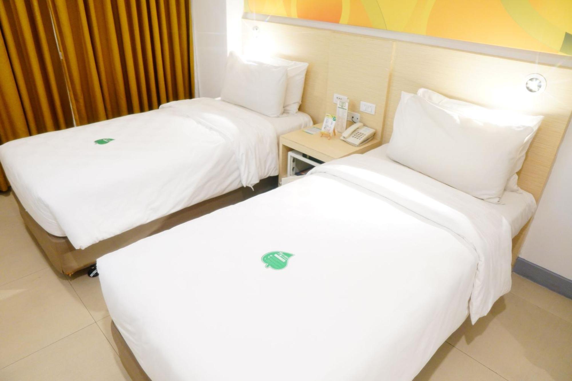 Go Hotels Timog Quezon City Buitenkant foto